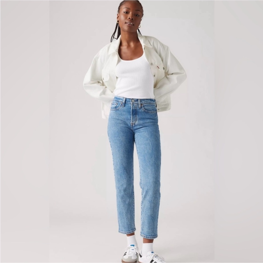 Levi’s Wedgie Straight Buttonfly Jeans. 27. EUC